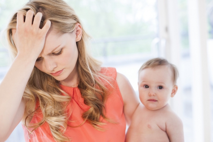 Phòng tránh chứng mất ngủ sau sinh với trần xuyên sáng