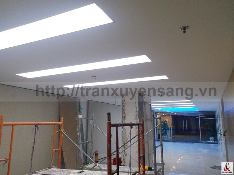 Thi công trần xuyên sáng tại số 25 Lý Thường Kiệt