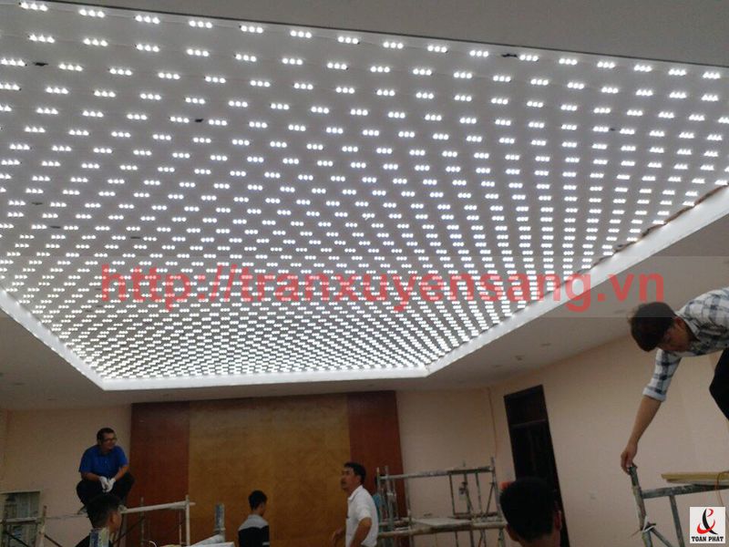Thi công trần xuyên sáng tại Điện lực Bắc Kạn