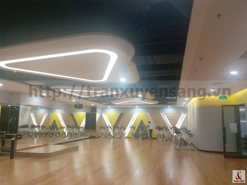 Dự án trần xuyên sáng tại phòng gym Long Biên