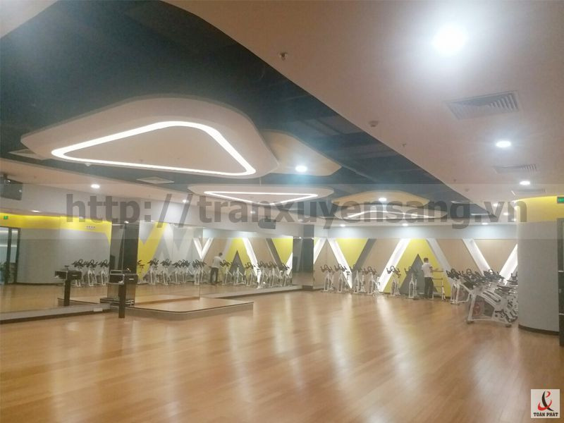 Dự án trần xuyên sáng tại phòng gym Long Biên
