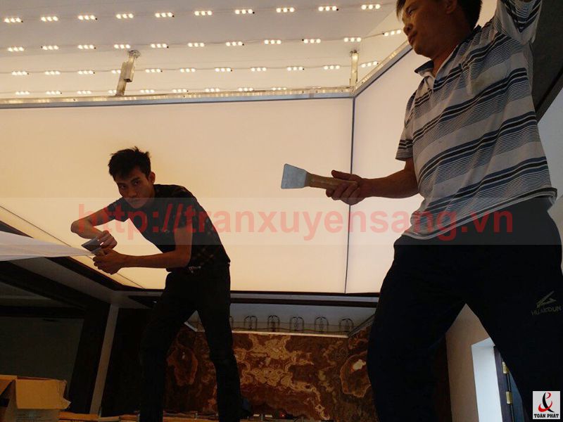 Bàn giao công trình hộp đèn trần xuyên sáng tại Yên Bái