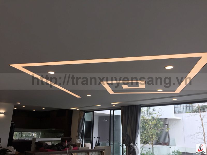 Thi công trần xuyên sáng tại Mr. Tân Resort Flamingo Đại Lải