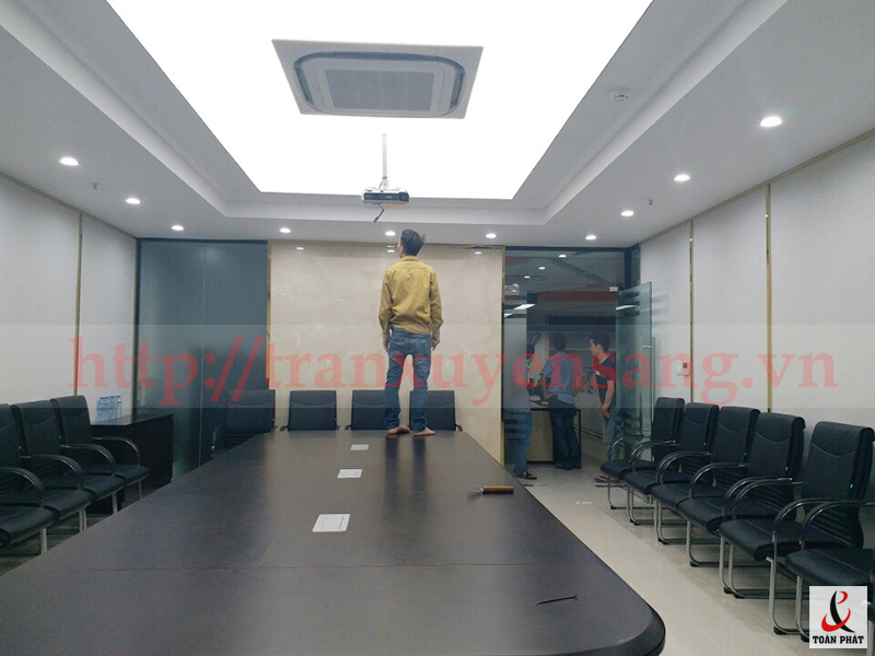 Trần xuyên sáng phòng họp công ty An Nhiên