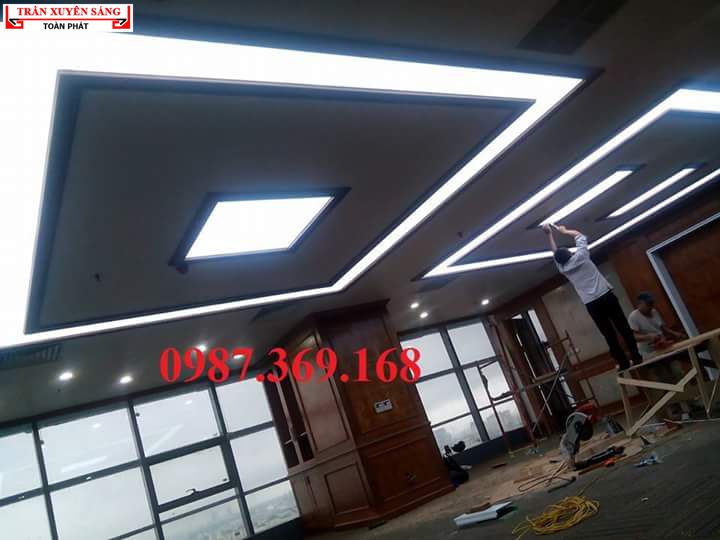 Hoàn thiện bề mặt trần xuyên sáng màu trắng