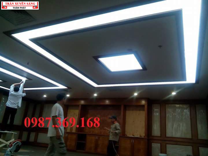 Không gian văn phòng sau khi lắp trần xuyên sáng