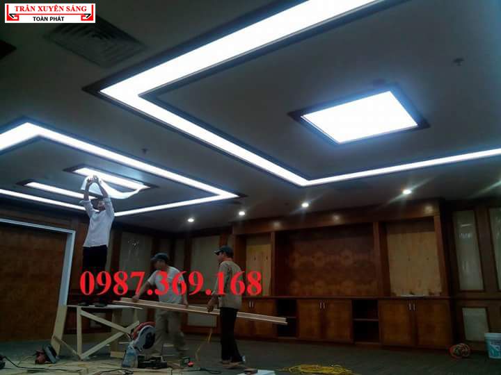 Trần xuyên sáng hoàn thiện trong văn phòng