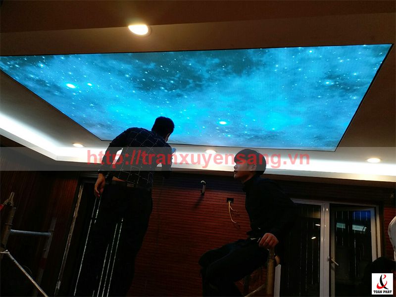 Không gian biệt thự với trần xuyên sáng sao