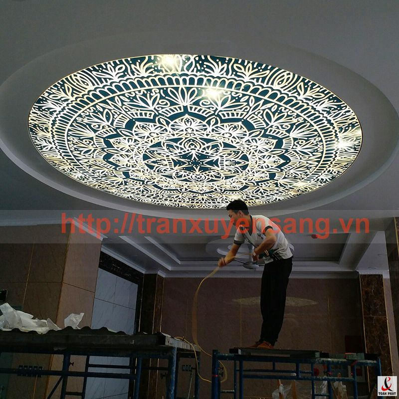 Thi công trần xuyên sáng khách sạn 52 Sao Biển