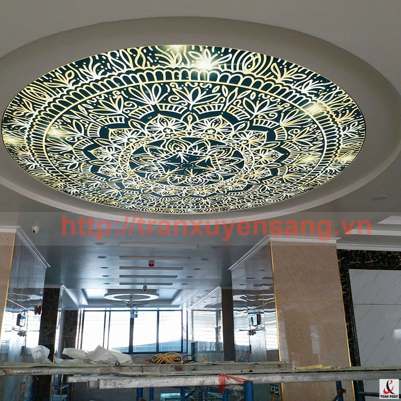 Thi công trần xuyên sáng khách sạn 52 Sao Biển