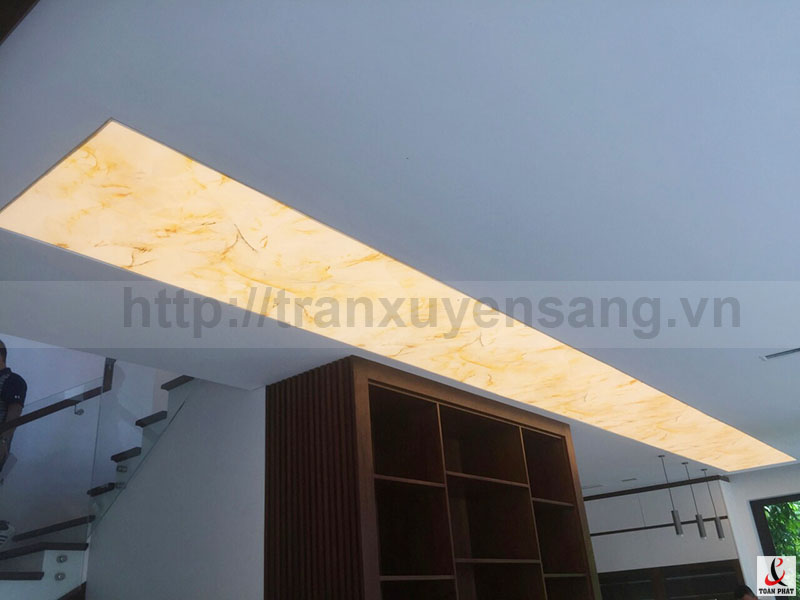 Trần xuyên sáng tại phòng khách nhà anh Dũng 103 Mimosa Ecopark