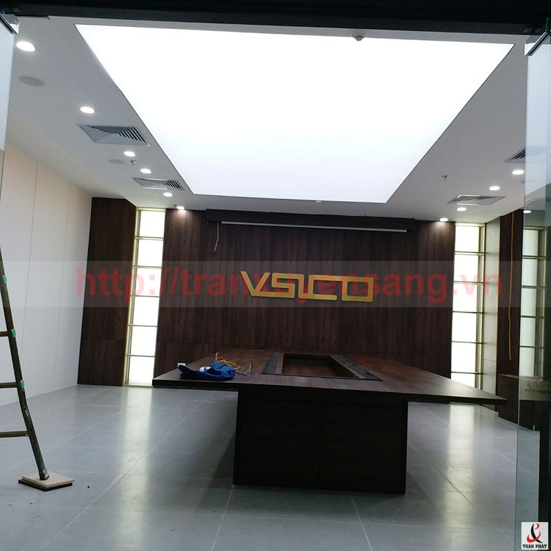 Thi công trần xuyên sáng tại phòng họp công ty Vsico