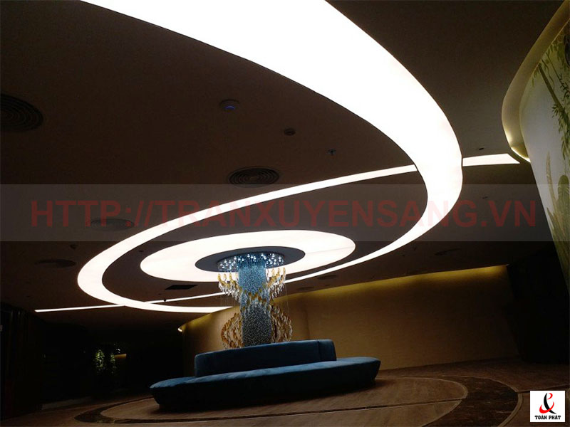 Thi công trần xuyên sáng tại tầng hầm Spa Flamingo Đại Lải