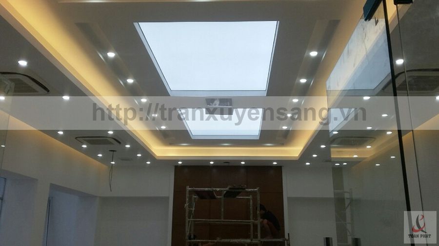 Hệ trần xuyên sáng trong phòng họp sau khi hoàn thiện