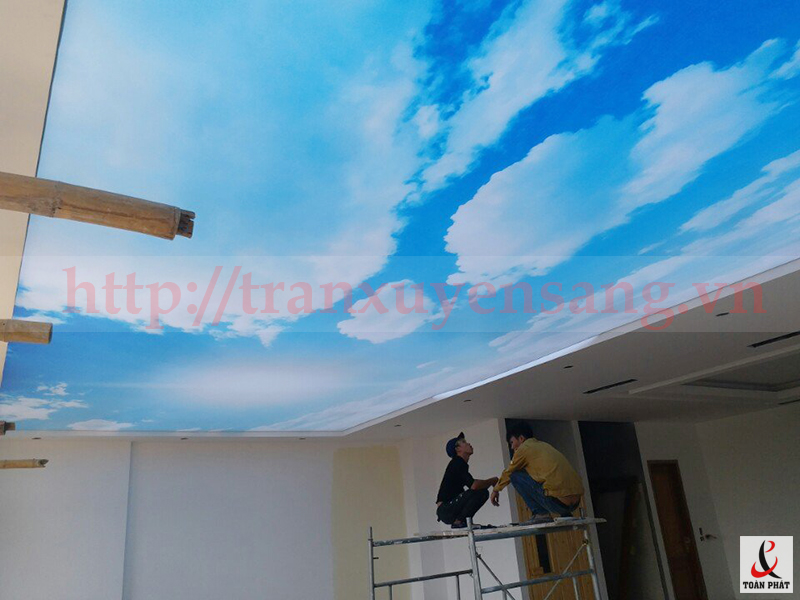 Không gian biệt thự với trần xuyên sáng